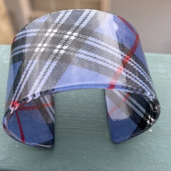 SUPER FUN Tartan Arcrylic Cuff NWT - Picture 2 of 4